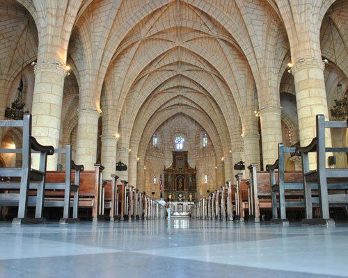 Dentro de la Catedral de Santa María en Santo Domingo, República Dominicana