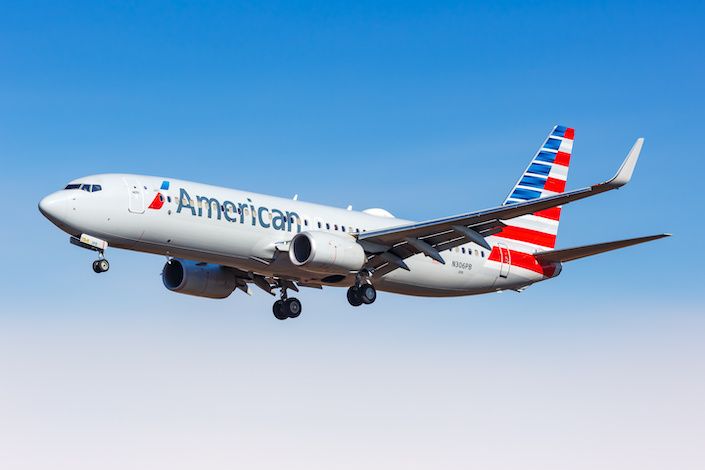 2023 winter holiday travel on American Airlines