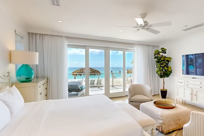 15% savings on early bookings with Caribbean Club Grand Cayman