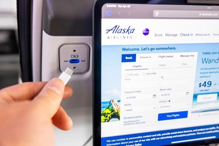 5-updates-spot-when-you-step-board-alaska-airlines-refreshed-737-fleet-2.jpg