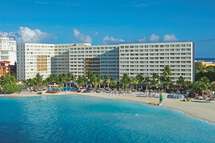 AMR™ Collection shares Dreams® Sands Cancun Resort & Spa updates 