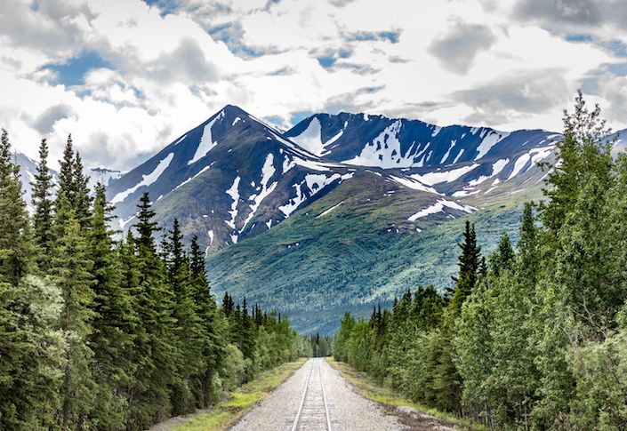 Alaska lures tourists with its stunning landscapes and free COVID-19 vaccines