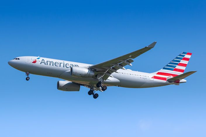 2022 winter holiday travel on American Airlines