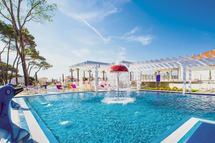 2016/01/Azul-Beach-Resort-Montenegro-EXT-Azulitos-Splash-Pool.jpg