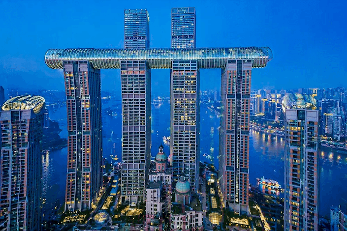 China inaugura el primer rascacielos horizontal, uno de los edificios más caros del mundo