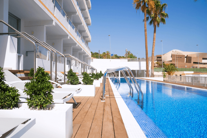 Mejor hotel con swim-up suites está en Coral Hotels