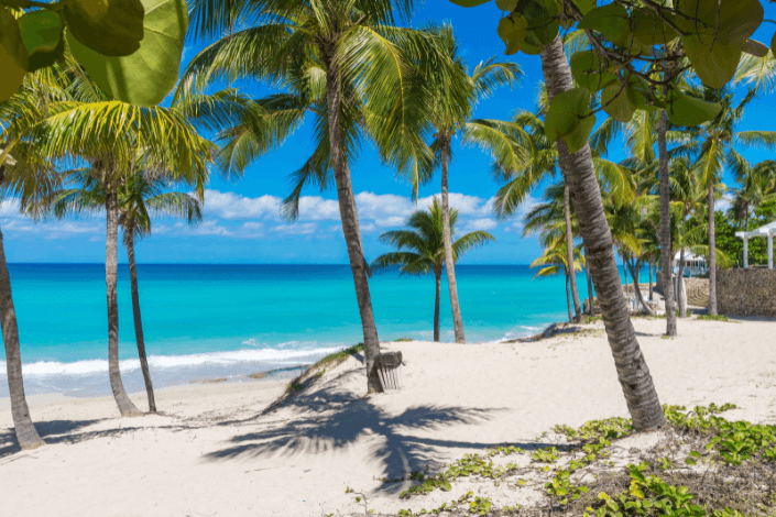 Cuba busca aprovechar el éxito turístico de Dominicana