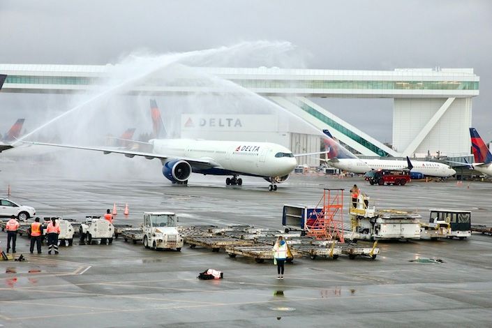 Delta customers christen Seattle's International Arrivals Facility