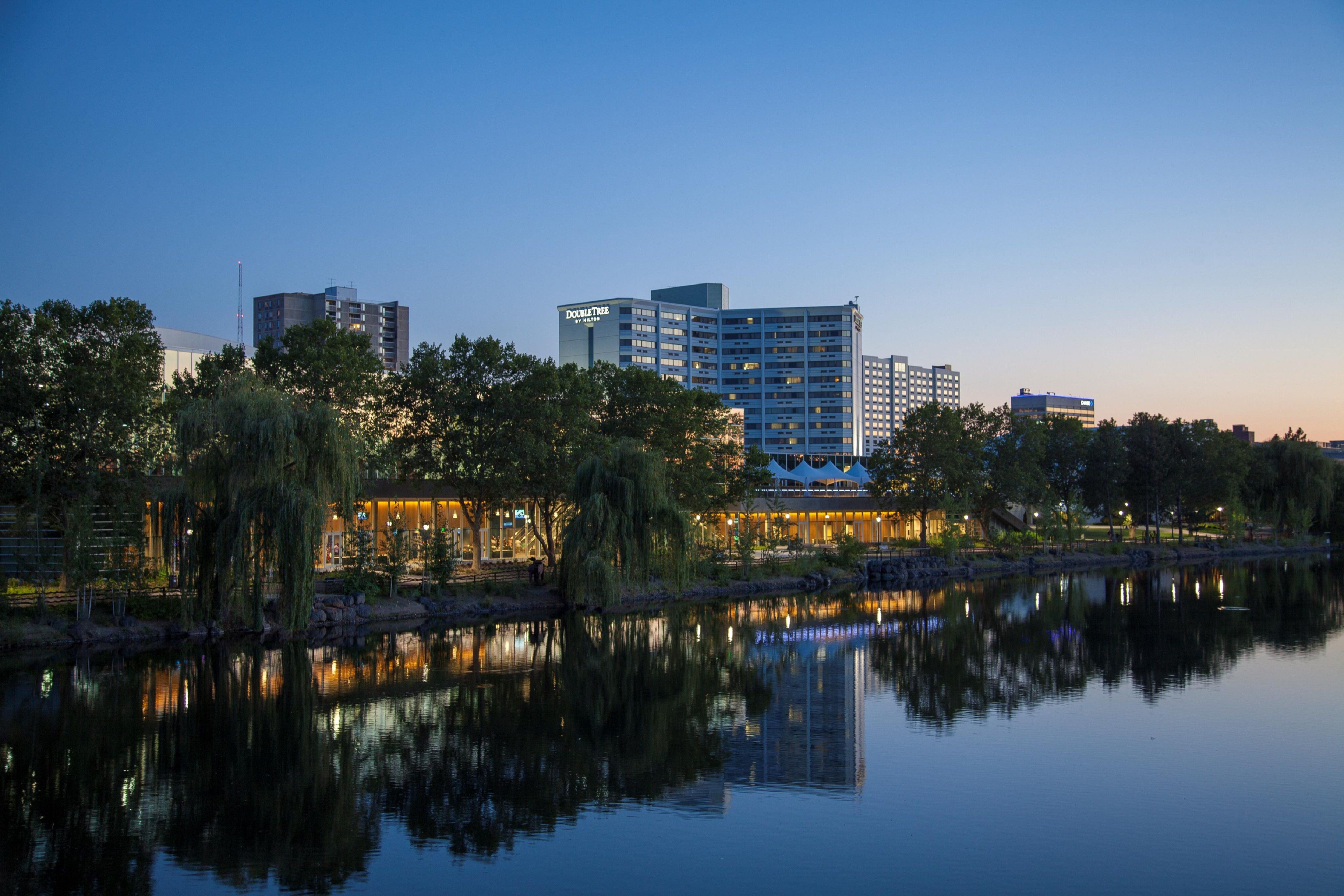 DoubleTree-by-Hilton-Spokane-City-Center-River.jpg