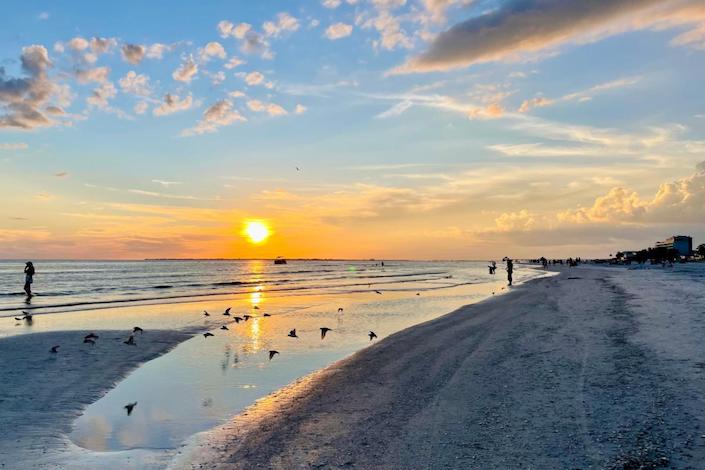 Fort Myers highlights sweet ways to add a little romance to your next visit