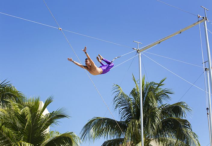 Free trapeze classes at Viva Wyndham Maya