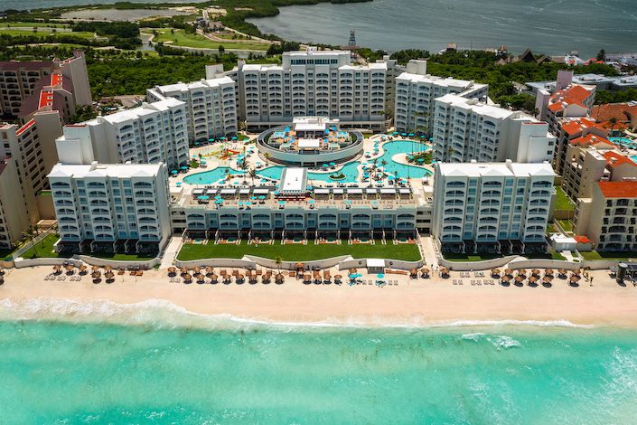 Hilton expands Mexico all-inclusive portfolio with signing of Hilton Cancun Mar Caribe All-Inclusive Resort