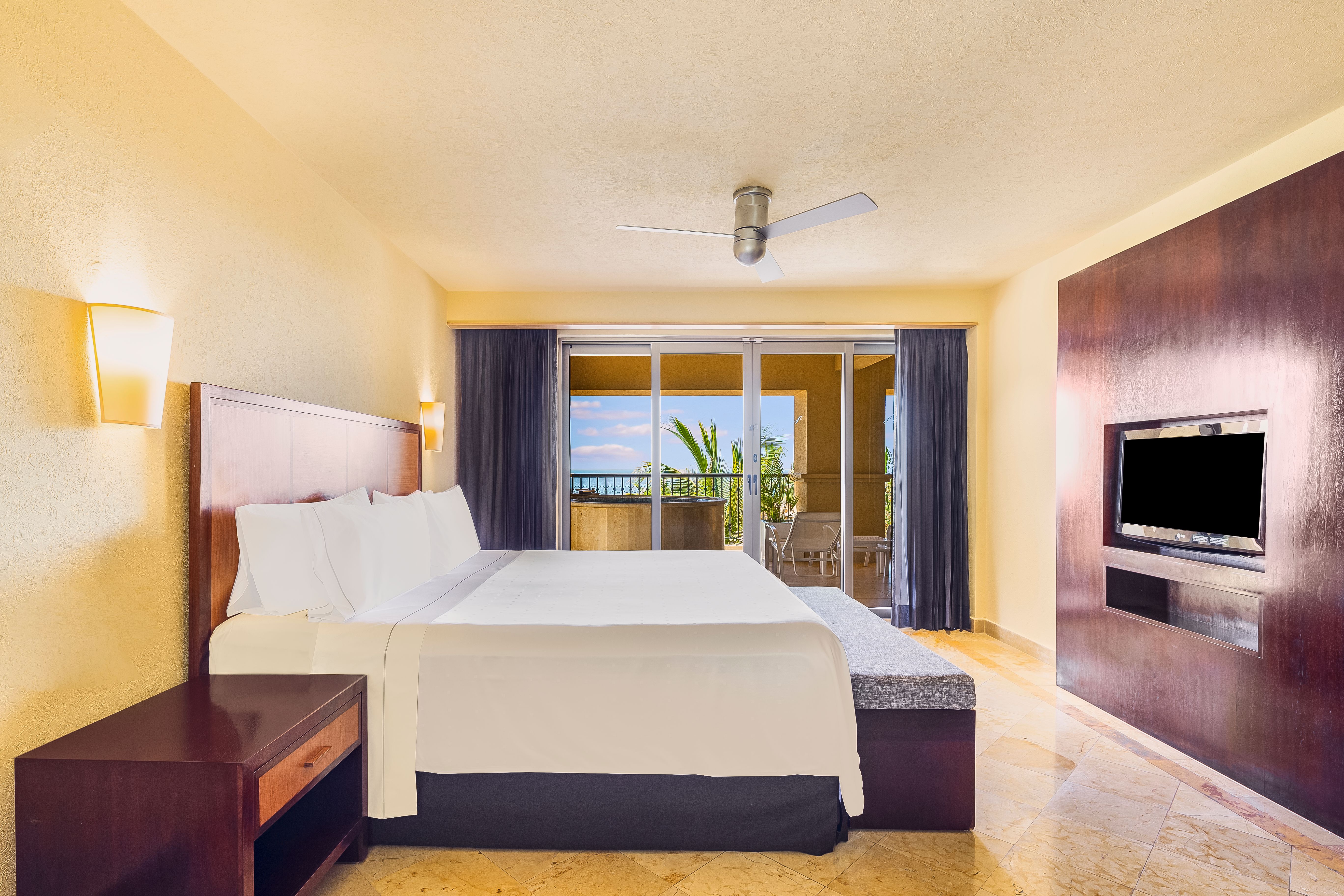 Honeymoon suite room.jpg