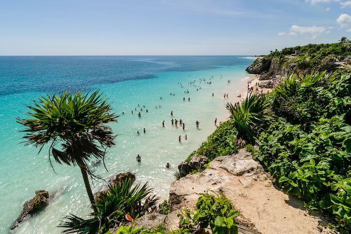 Over 16.6 million international air travelers arrive in Mexico in first 10 months