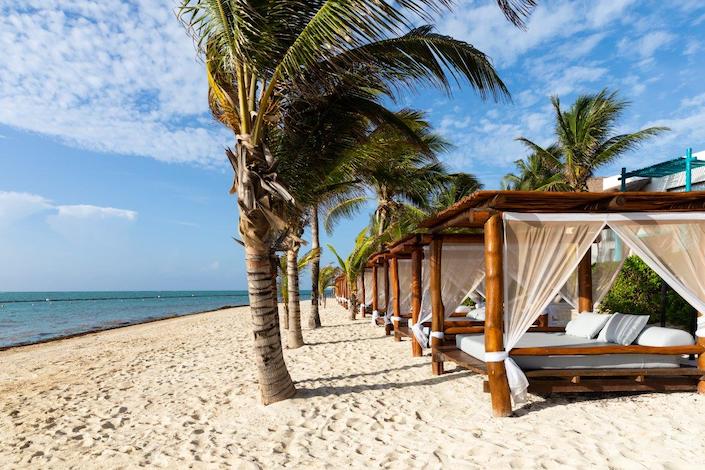 2016/01/Margaritaville-Island-Reserve-Riviera-Cancun-Beach-Beds-1.jpg
