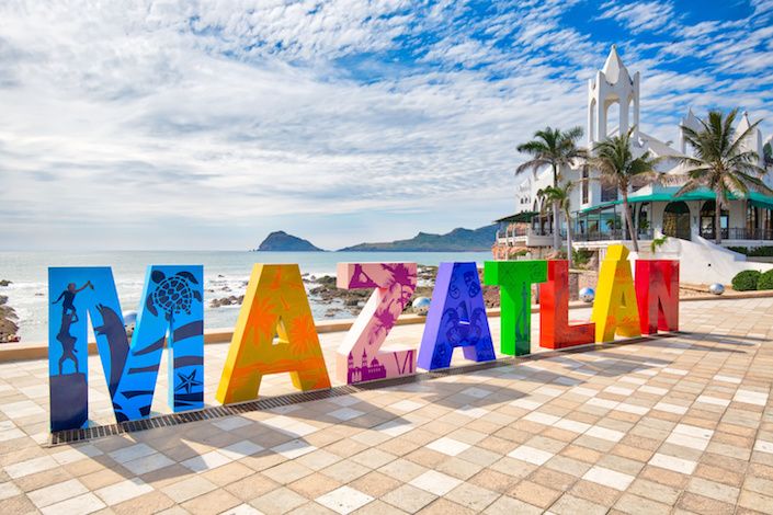 Mazatlan mayor reassures Canadians and other visitors following cartel violence