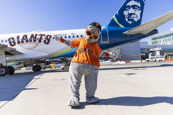 San Francisco Giants and Alaska Airlines' newest livery shows up in a GIANT way!