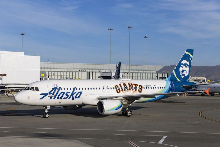 San-Francisco-Giants-and-Alaska-Airlines'-newest-livery-shows-up-in-a-GIANT-way!-4.jpeg
