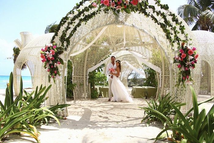 Gana comisión en los paquetes de bodas de Sandos Resorts