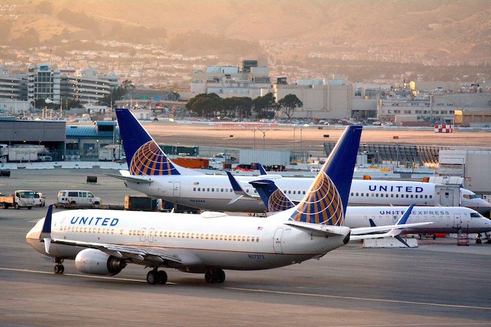 United to expand flight service between U.S. and Canada this summer