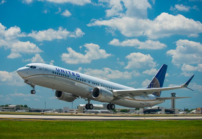 United adds 270 Boeing and Airbus aircraft to fleet