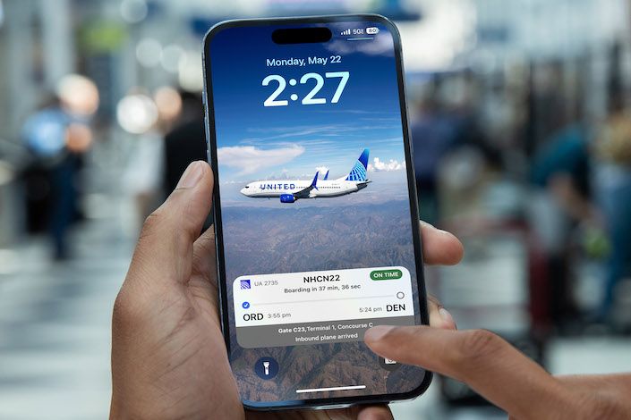 United becomes first U.S. airline to add live activities for iphone