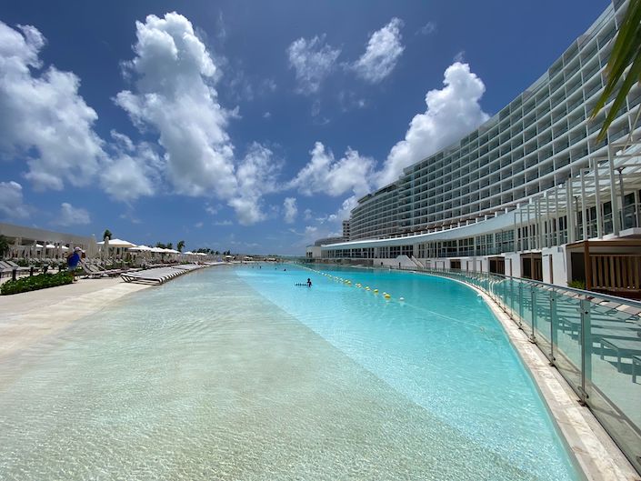 Vista del hotel AVA Resort Cancub.jpg