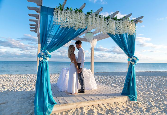  Viva-Wyndham-Resorts-has-the-perfect-"I-do"-spot-reserved-just-for-your-clients-3.jpg