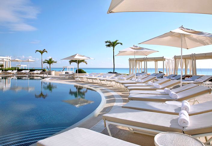 What makes Sandos Cancun a Four Diamond Resort?
