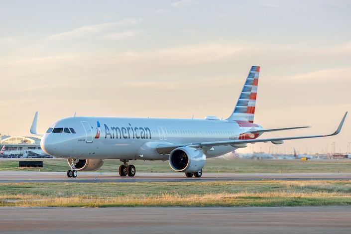 American Airlines gets ready to unwrap deals for travelers this holiday season