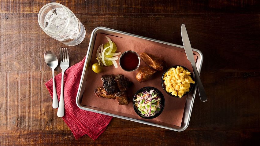 american-expands-pecan-lodge-authentic-texas-barbecue-more-domestic-flights-dfw-3.jpg