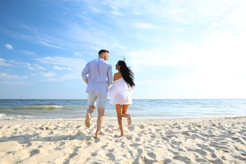 beach-vacation-date-ideas-villa-group-3.jpg