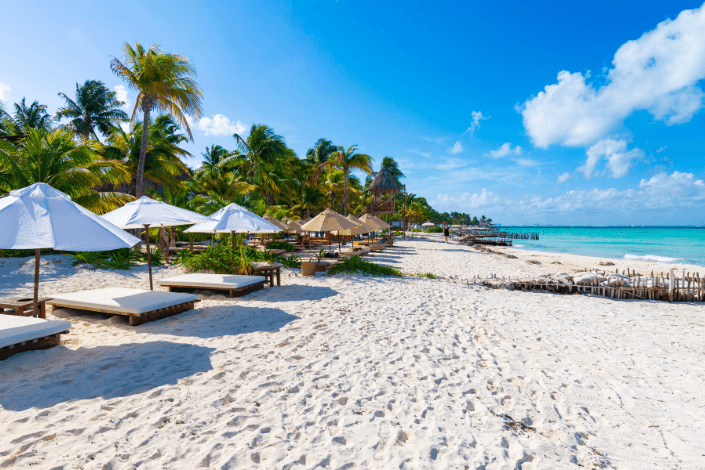 Blue skies return: Cancun already welcoming tourists after Beryl