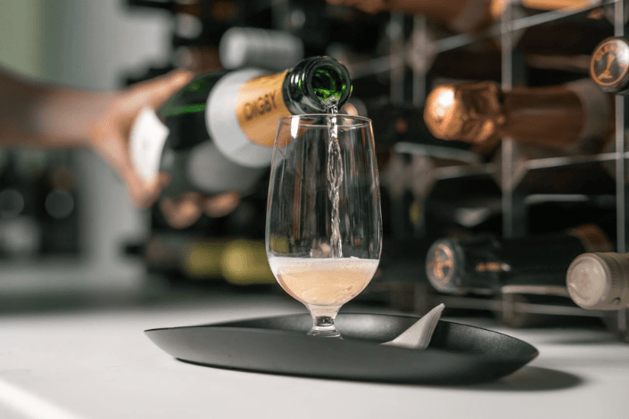 british-airways-adds-a-touch-of-sparkle-to-its-club-world-cabin-with-the-introduction-of-new-english-wines-2.png