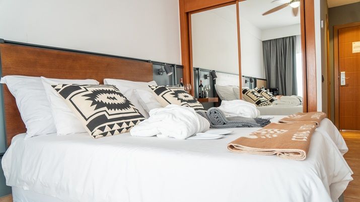 coral_double_premium_vue_piscine.jpg