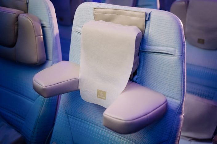 emirates-redefines-economy-class-journeys-world-first-u-dream-headrest-4.jpg