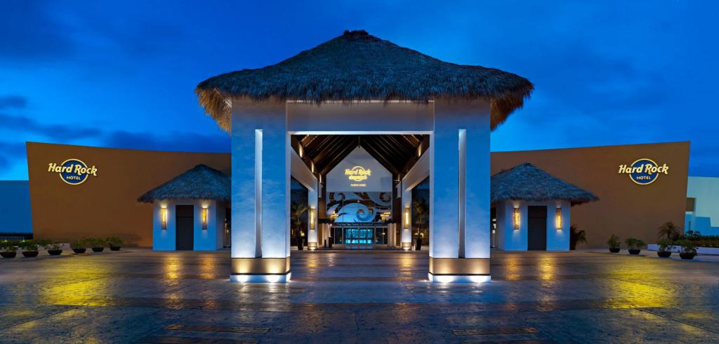 Este hotel de Punta Cana mantiene en nomina a mas de 3,000 colaboradores!