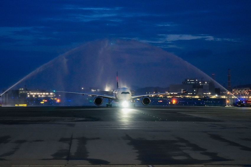 hong-kong-comes-lax-delta-celebrates-new-pacific-connection-6.jpg