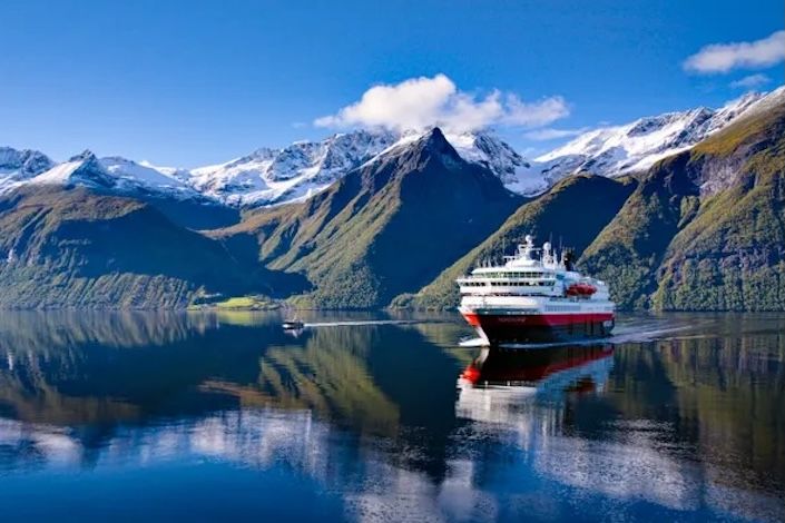 Hurtigruten’s 1893 Ambassador Members get a double discount during the Loyalty Month