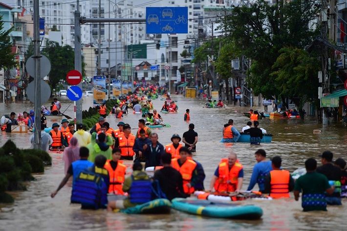 Au Vietnam, des inondations historiques et un bilan dramatique