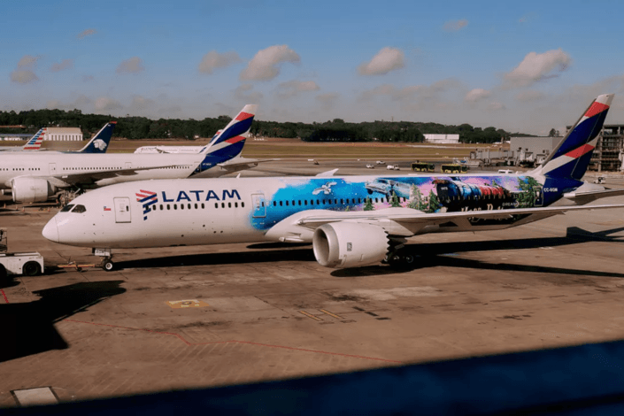 LATAM apuesta por una experiencia inmersiva y realiza un vuelo temático inspirado en Harry Potter
