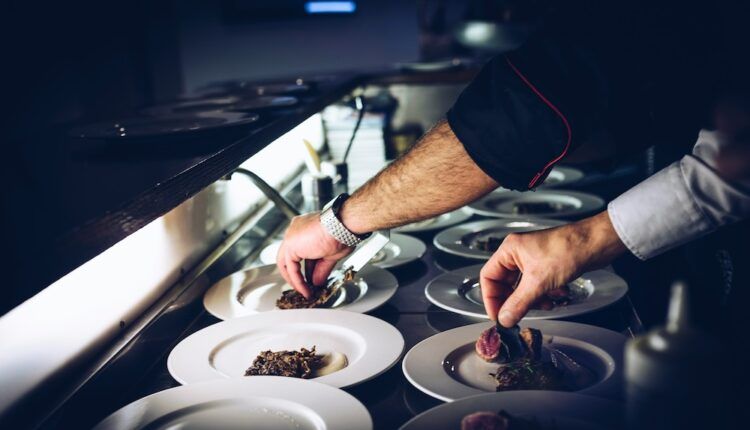 Législatives : l’emploi des étrangers, sujet sensible dans les restaurants 