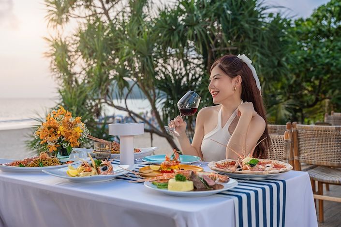 A seaside Christmas dinner awaits this December