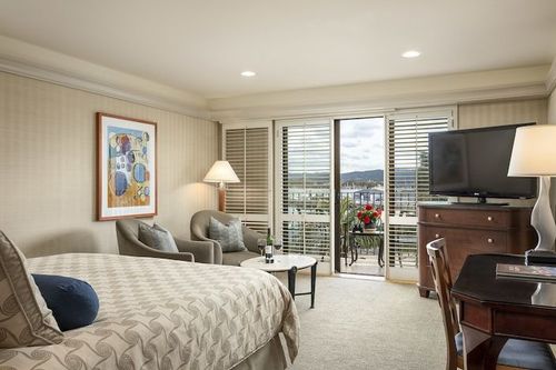 Monterey Bay Inn offers discount on waterview guestrooms