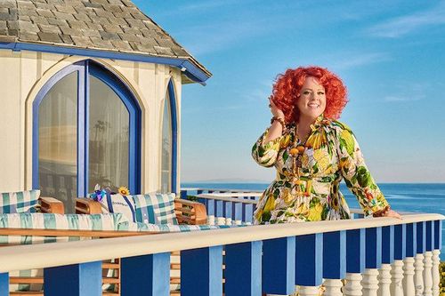 New Booking.com ad campaign with actress & producer Melissa McCarthy aims to inspire travelers to book "Somewhere, Anywhere"