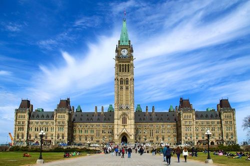 Many Canadians don’t know federal travel advisories can void their insurance: survey