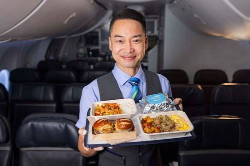 Alaska Airlines elevates its premium inflight retail menu with the return of Main Cabin hot meals