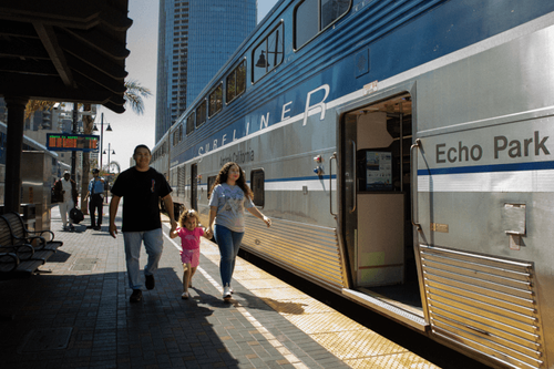 Amtrak Pacific Surfliner and SeaWorld San Diego launch new travel and ticket discount partnership