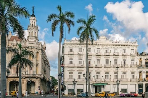 Discover the essence of Cuba: Havana and the Viñales Valley