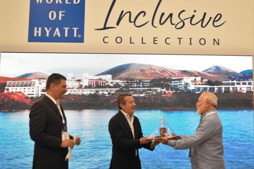 Gonzalo Del Peón, Group President, Inclusive Collection de Hyatt Hotels Corporation recibe el Tourism Excellence Award 2023